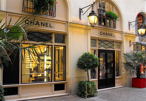 coco chanel boutique in paris